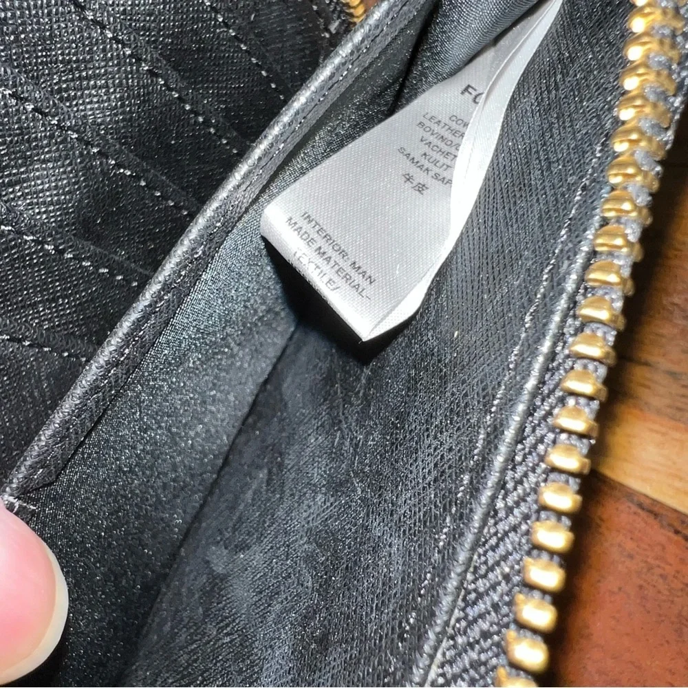 Fossil Black Pebbled Leather Zip Around Wristlet Wallet Gold Hardware